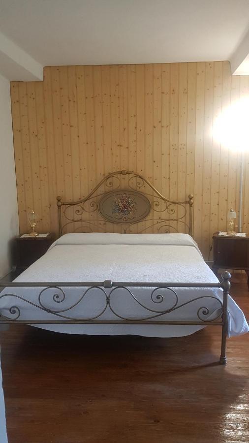 B&B Il Gatto Nero Castelveccana Екстериор снимка