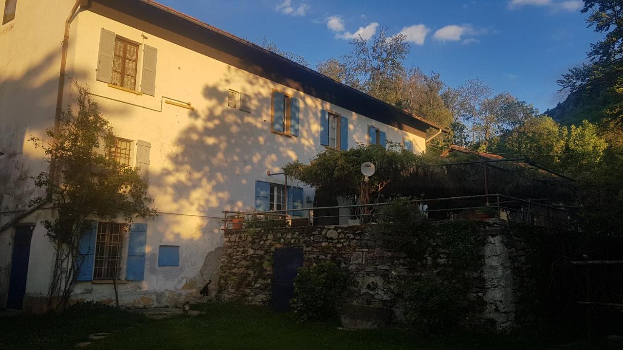 B&B Il Gatto Nero Castelveccana Екстериор снимка