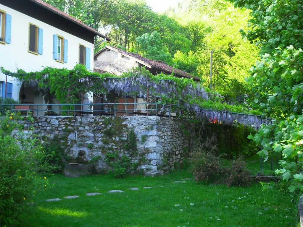 B&B Il Gatto Nero Castelveccana Екстериор снимка