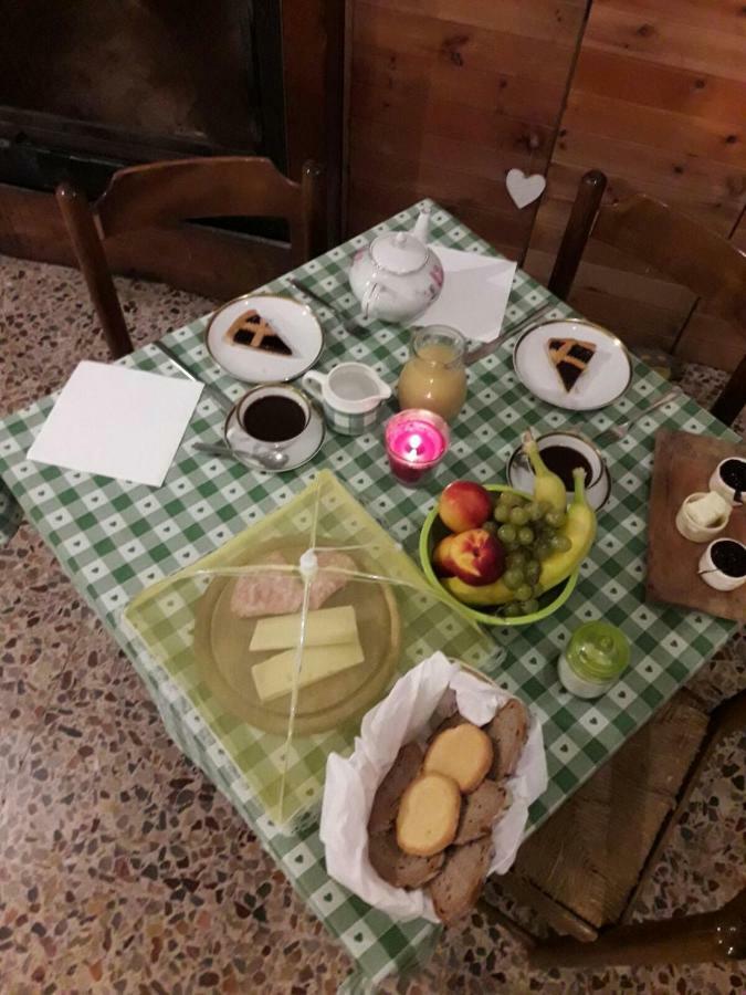 B&B Il Gatto Nero Castelveccana Екстериор снимка