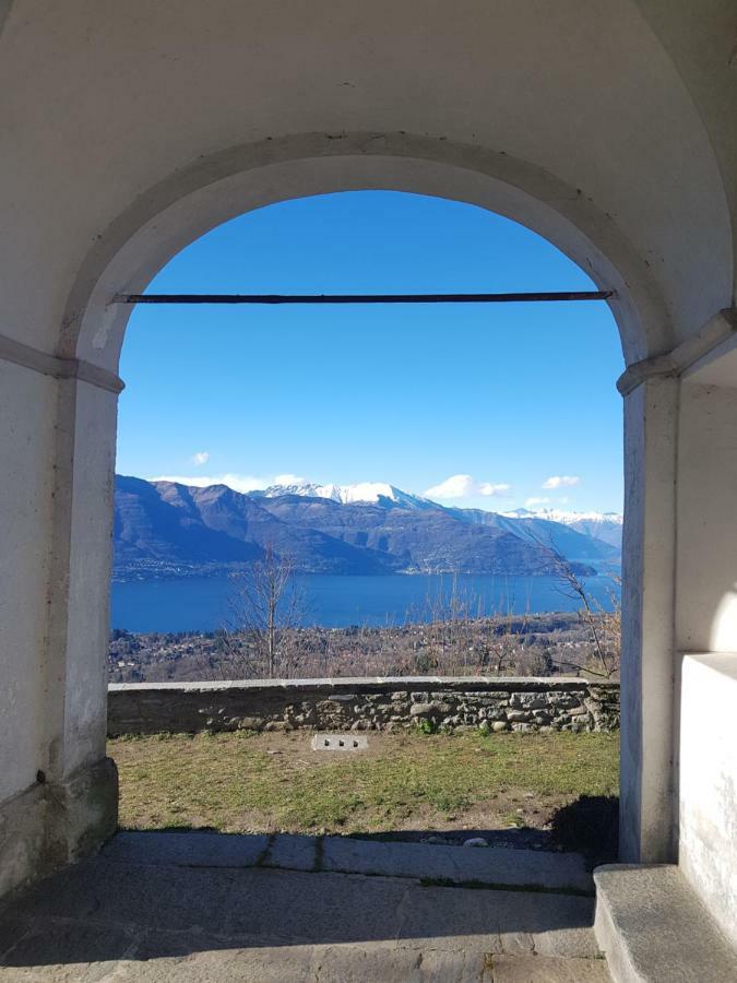 B&B Il Gatto Nero Castelveccana Екстериор снимка